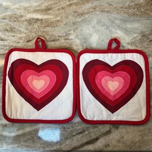 NWOT!! Only used for decoration! Heart Design Pot Holders - Red/Pink. Smoke free